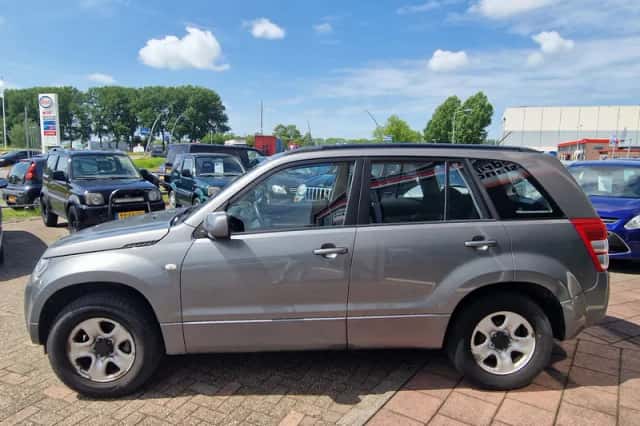 Suzuki Grand Vitara (2006) thumbnail 4
