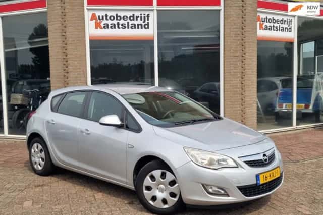 Opel Astra (2010) thumbnail 1