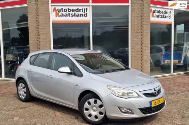 Opel Astra (2010) thumbnail 2