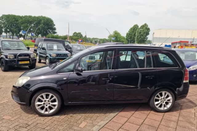 Opel Zafira (2006) thumbnail 4