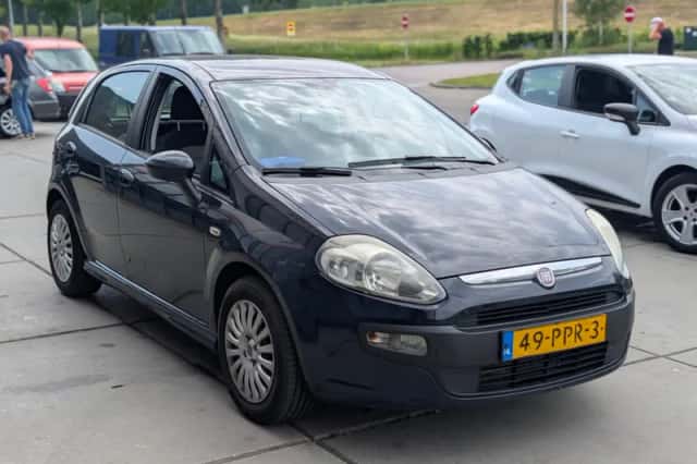 Fiat Punto (2011) thumbnail 4