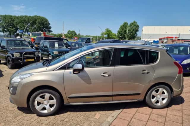 Peugeot 3008 (2013) thumbnail 4
