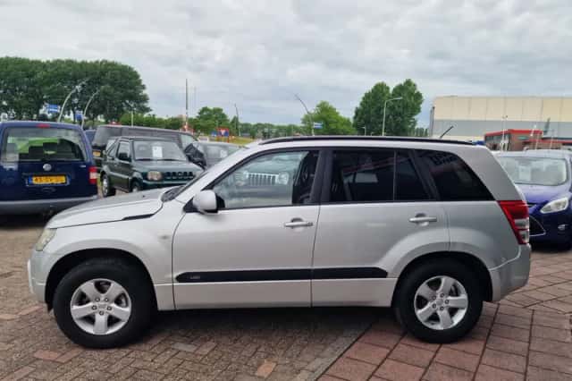 Suzuki Grand Vitara (2008) thumbnail 4