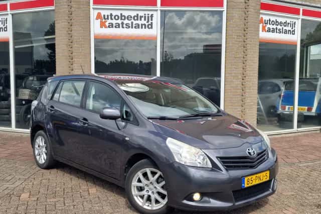 Toyota Verso (2011) thumbnail 1