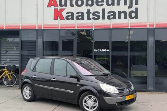 Renault Scénic (2004) thumbnail 1