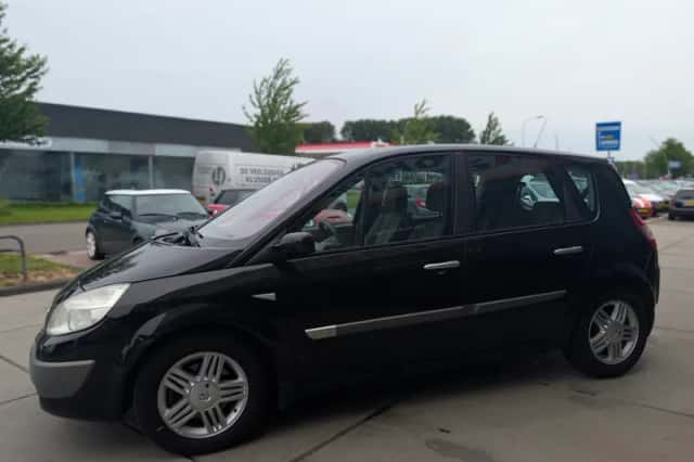 Renault Scénic (2004) thumbnail 3