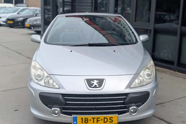 Peugeot 307 CC (2006) thumbnail 3