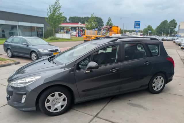 Peugeot 308 (2010) thumbnail 3
