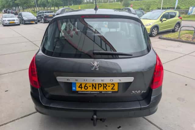 Peugeot 308 (2010) thumbnail 6