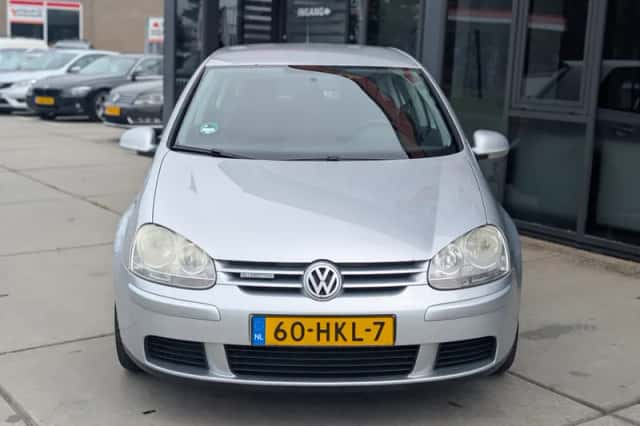 Volkswagen Golf (2009) thumbnail 3