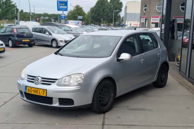 Volkswagen Golf (2009) thumbnail 4