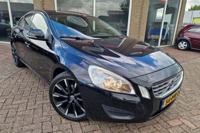 Volvo S60 (2011) thumbnail 3