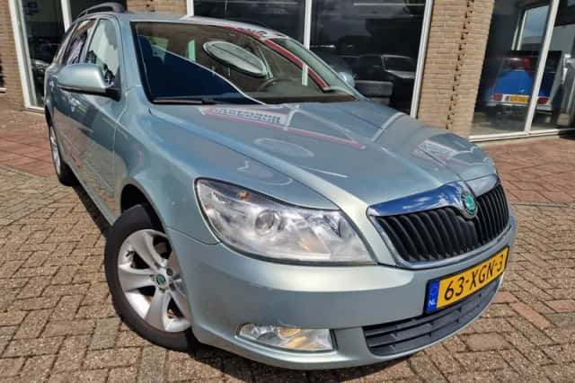 Škoda Octavia (2012) thumbnail 3