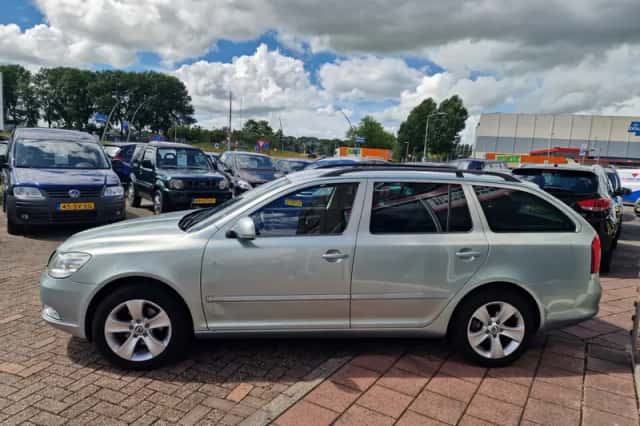 Škoda Octavia (2012) thumbnail 4