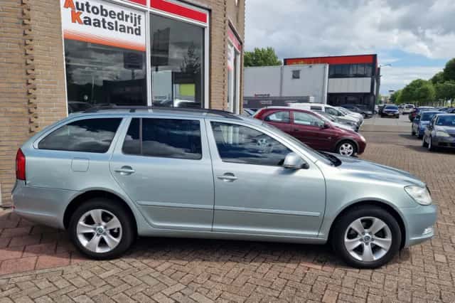 Škoda Octavia (2012) thumbnail 6