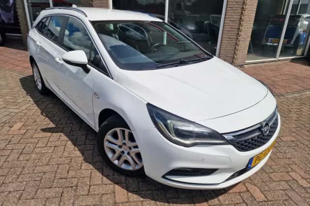 Opel Astra Sports Tourer (2017) thumbnail 3