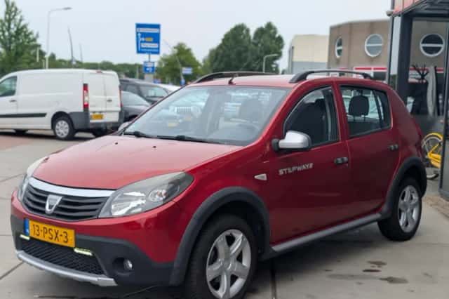 Dacia Sandero (2011) thumbnail 4