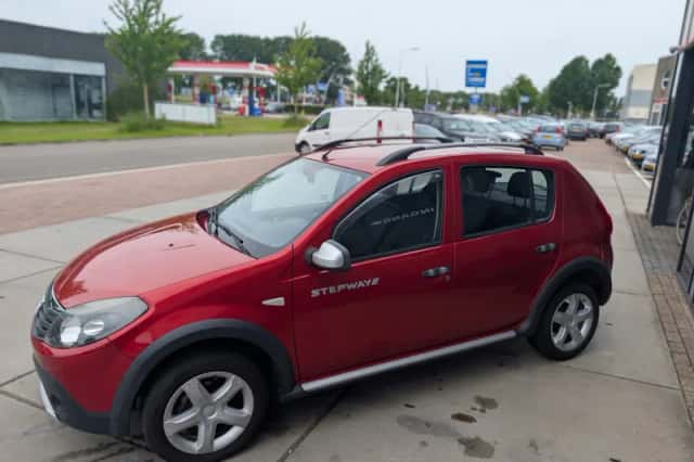 Dacia Sandero (2011) thumbnail 6