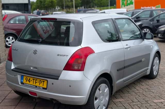 Suzuki Swift (2006) thumbnail 5