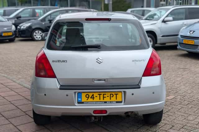 Suzuki Swift (2006) thumbnail 6
