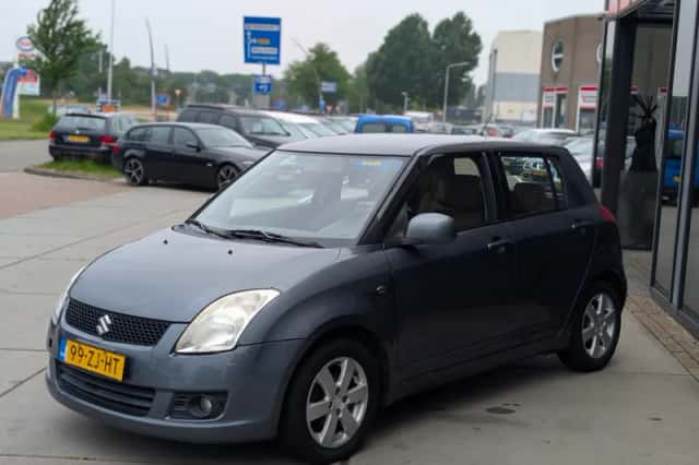 Suzuki Swift (2008) thumbnail 3