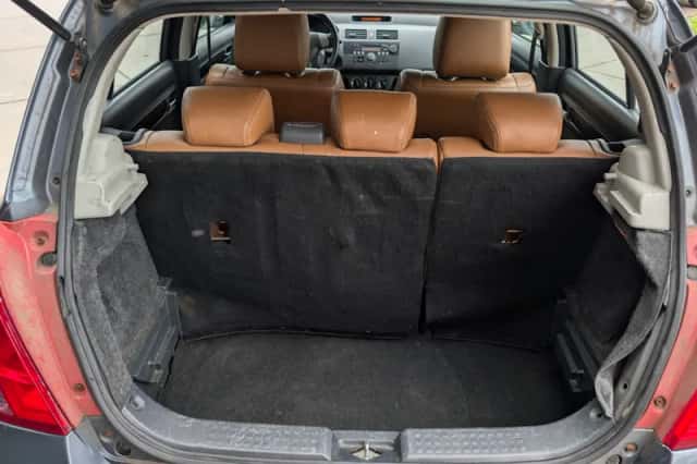 Suzuki Swift (2008) thumbnail 6