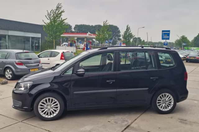 Volkswagen Touran (2012) thumbnail 4