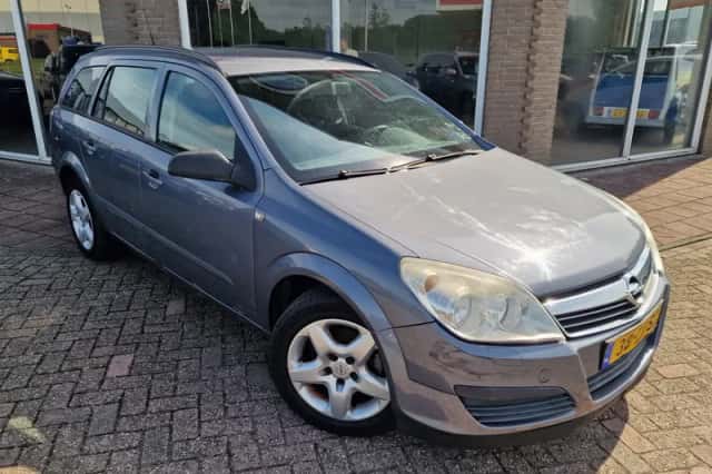 Opel Astra (2008) thumbnail 3