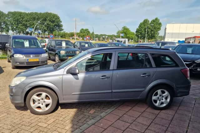 Opel Astra (2008) thumbnail 4