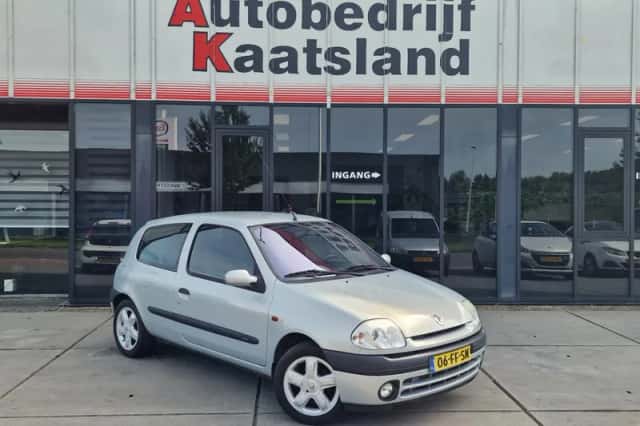 Renault Clio (2000) thumbnail 2