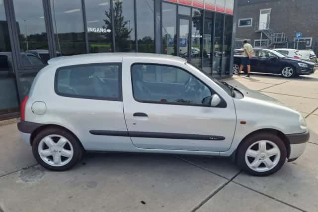 Renault Clio (2000) thumbnail 6
