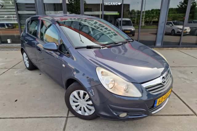 Opel Corsa (2008) thumbnail 3