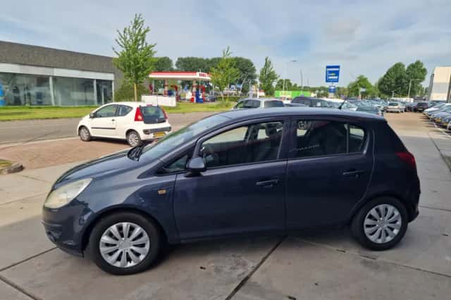 Opel Corsa (2008) thumbnail 4