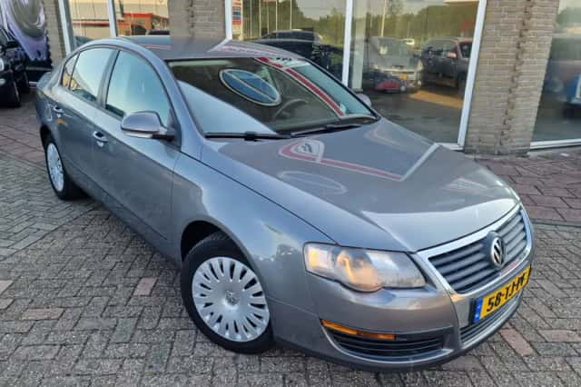 Volkswagen Passat (2006) thumbnail 3