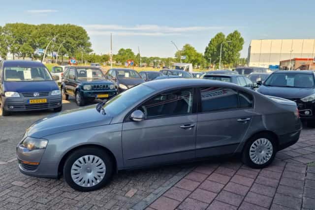 Volkswagen Passat (2006) thumbnail 4
