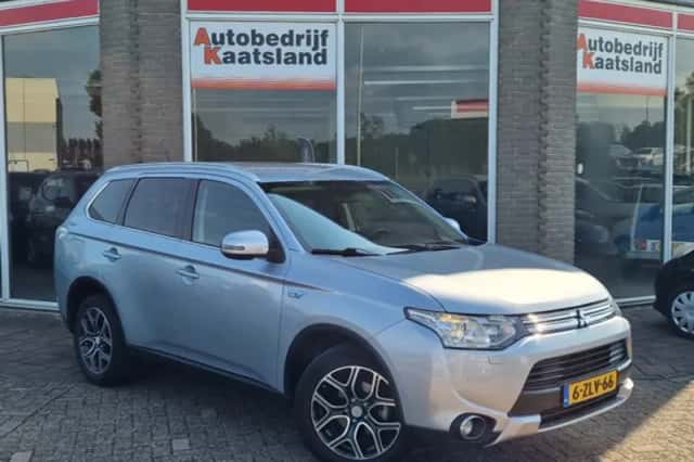 Mitsubishi Outlander (2015) thumbnail 1