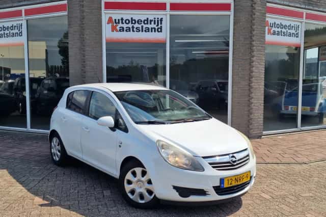 Opel Corsa (2010) thumbnail 2