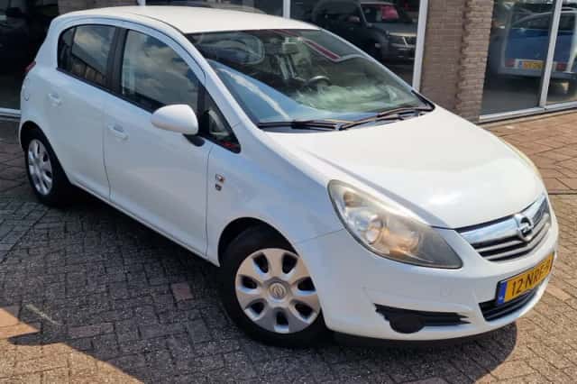 Opel Corsa (2010) thumbnail 3