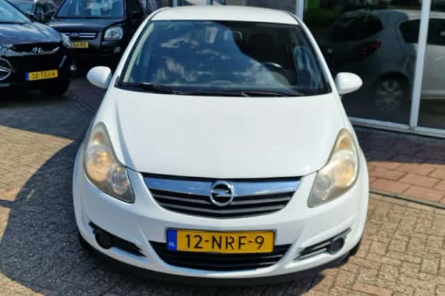 Opel Corsa (2010) thumbnail 5