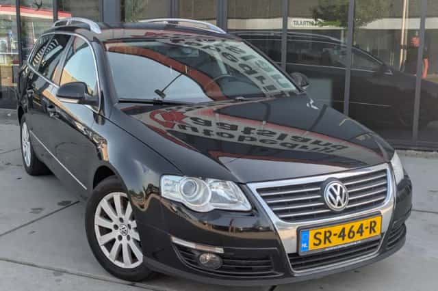 Volkswagen Passat (2010) thumbnail 3