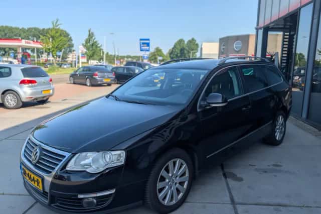 Volkswagen Passat (2010) thumbnail 6