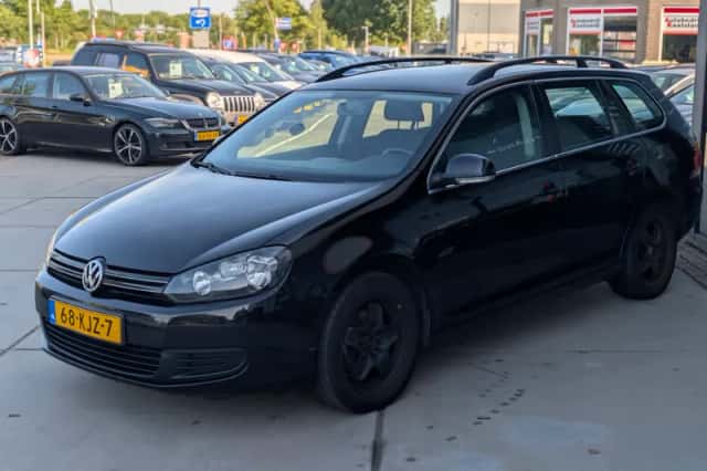 Volkswagen Golf (2010) thumbnail 3