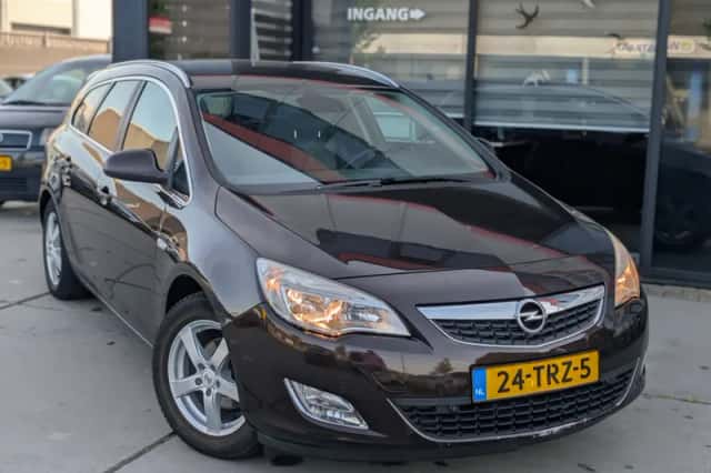 Opel Astra Sports Tourer (2012) thumbnail 4