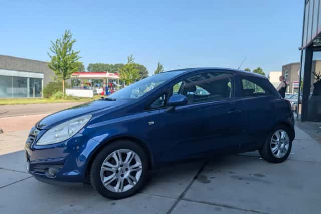 Opel Corsa (2006) thumbnail 3