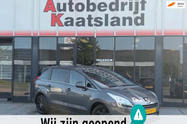 Peugeot 5008 (2011) thumbnail 2