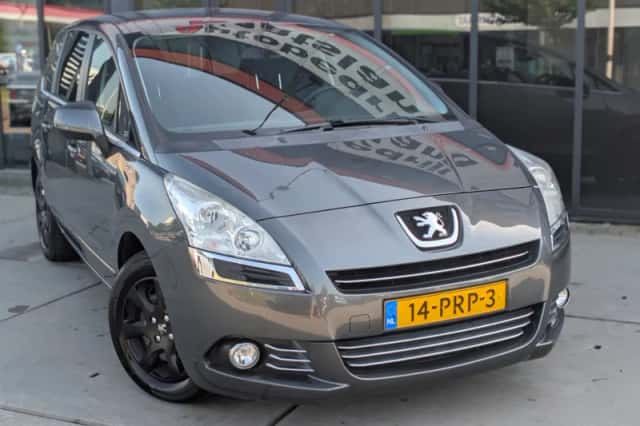 Peugeot 5008 (2011) thumbnail 5