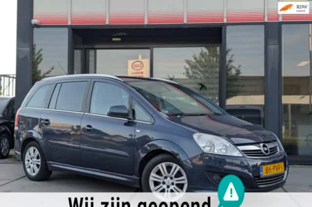 Opel Zafira (2011) thumbnail 1
