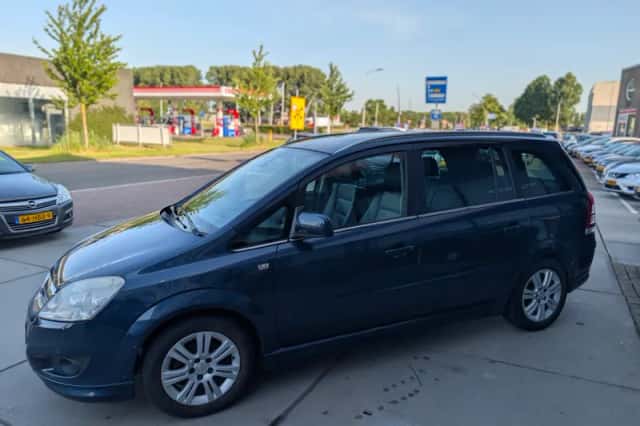 Opel Zafira (2011) thumbnail 3
