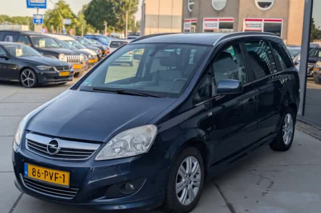 Opel Zafira (2011) thumbnail 4