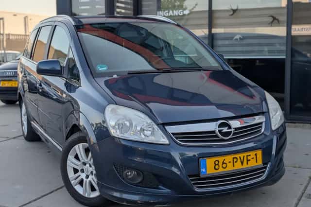 Opel Zafira (2011) thumbnail 5